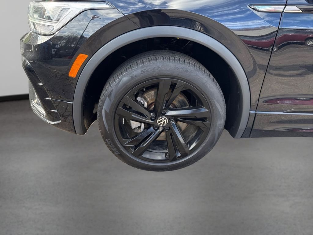 Used 2023 Volkswagen Tiguan SE R-Line image 12