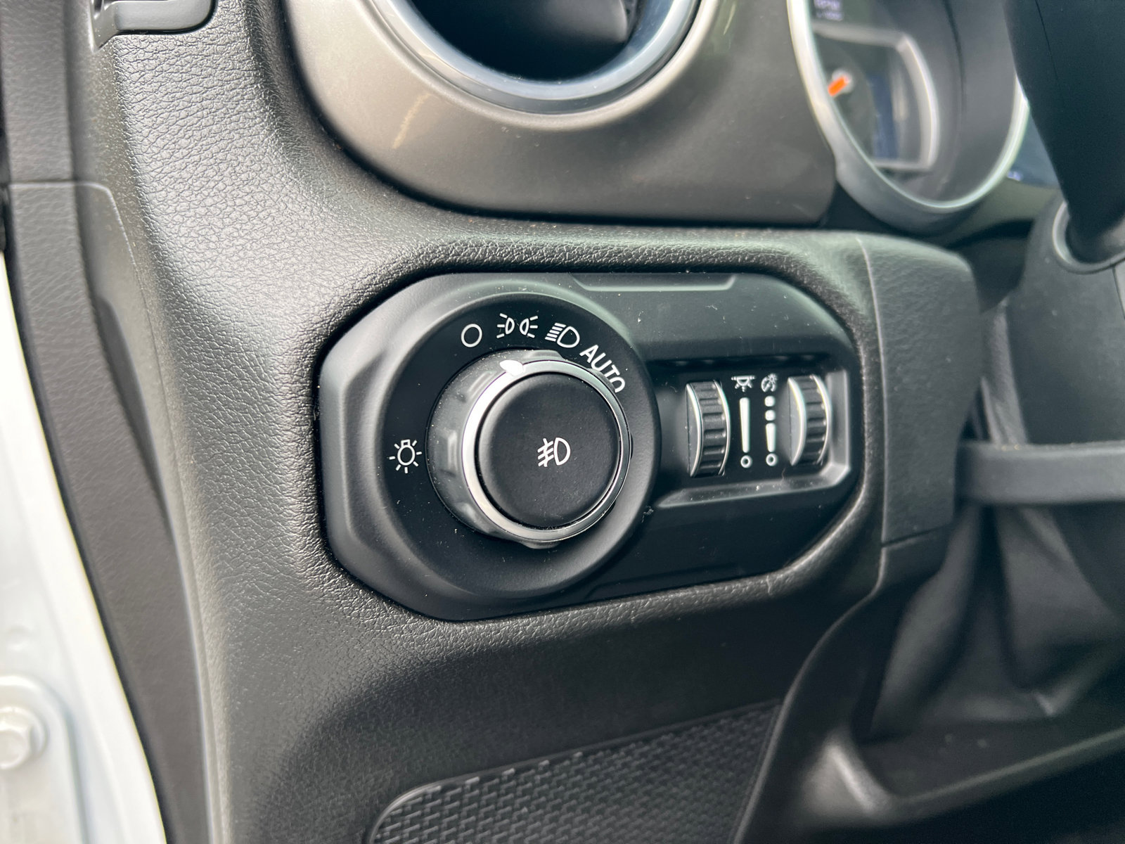 Used 2018 Jeep Wrangler Unlimited Sahara w/ LED Lighting Group image 30