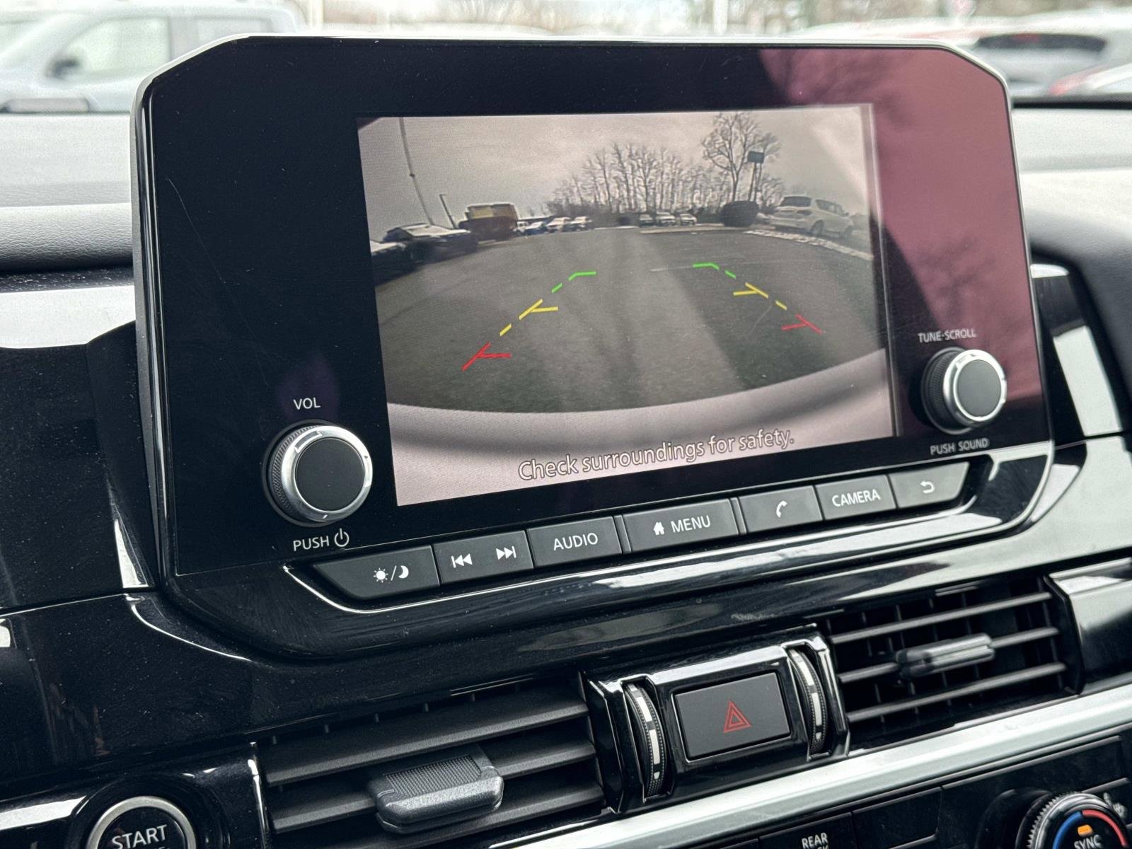 Used 2024 Nissan Pathfinder SV image 10