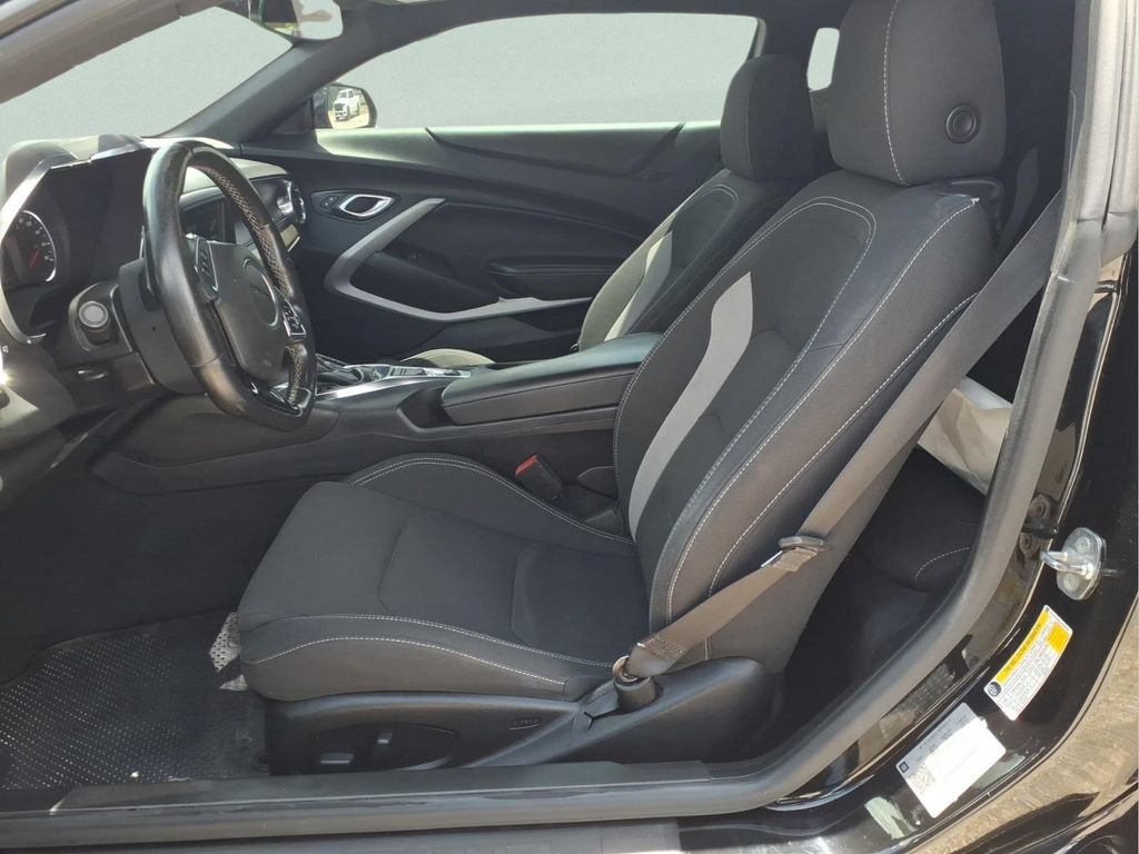 Used 2018 Chevrolet Camaro LT RWD image 13