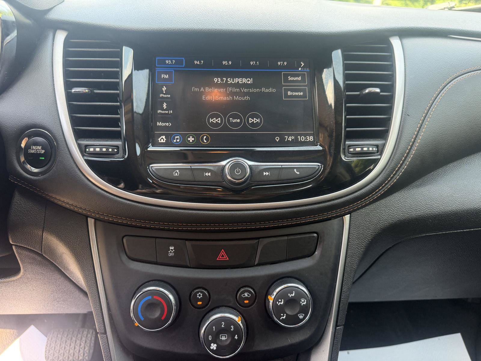 Used 2018 Chevrolet Trax LT w/ LT Convenience Package FWD image 19