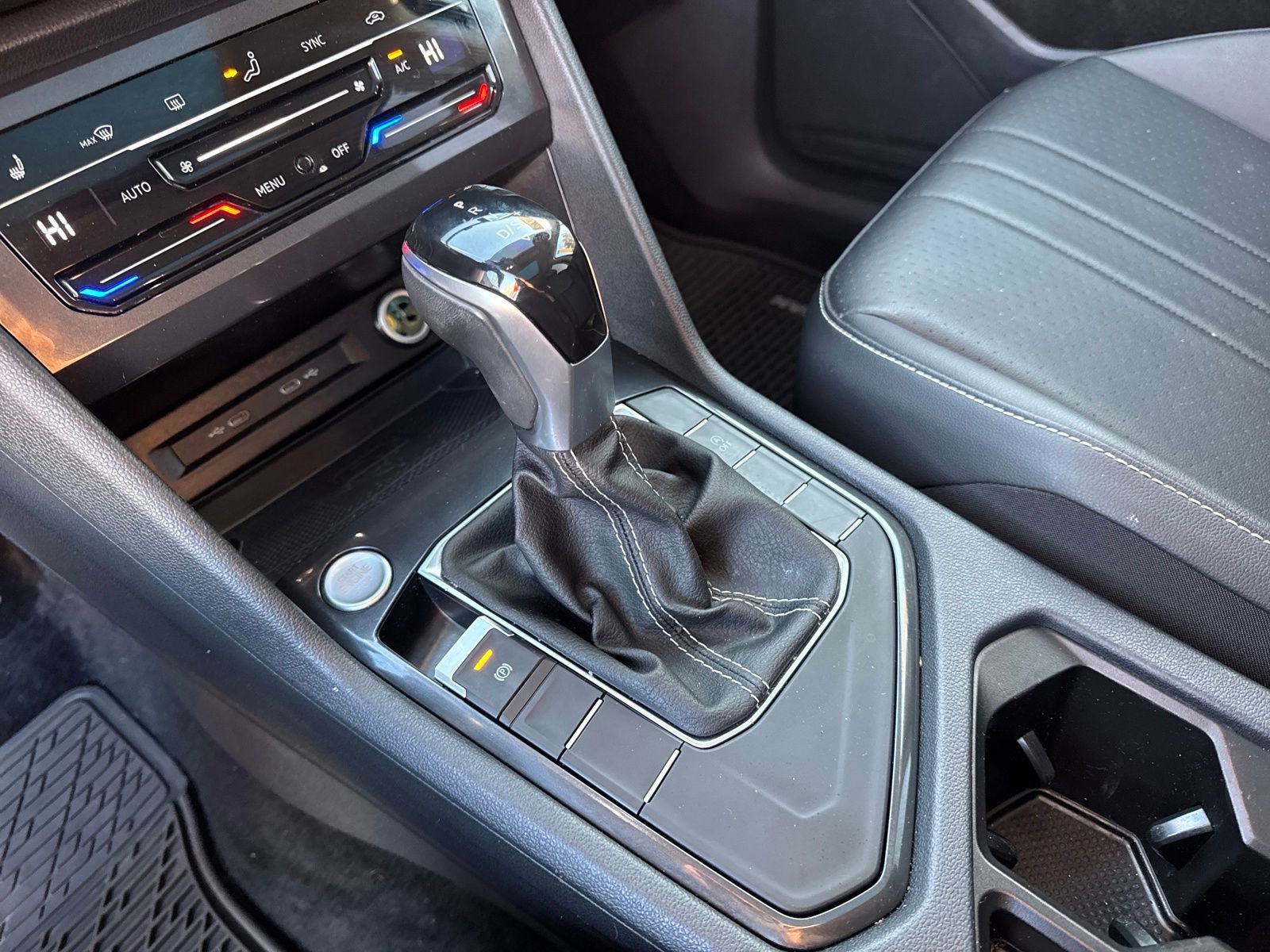 Used 2022 Volkswagen Tiguan SE image 23