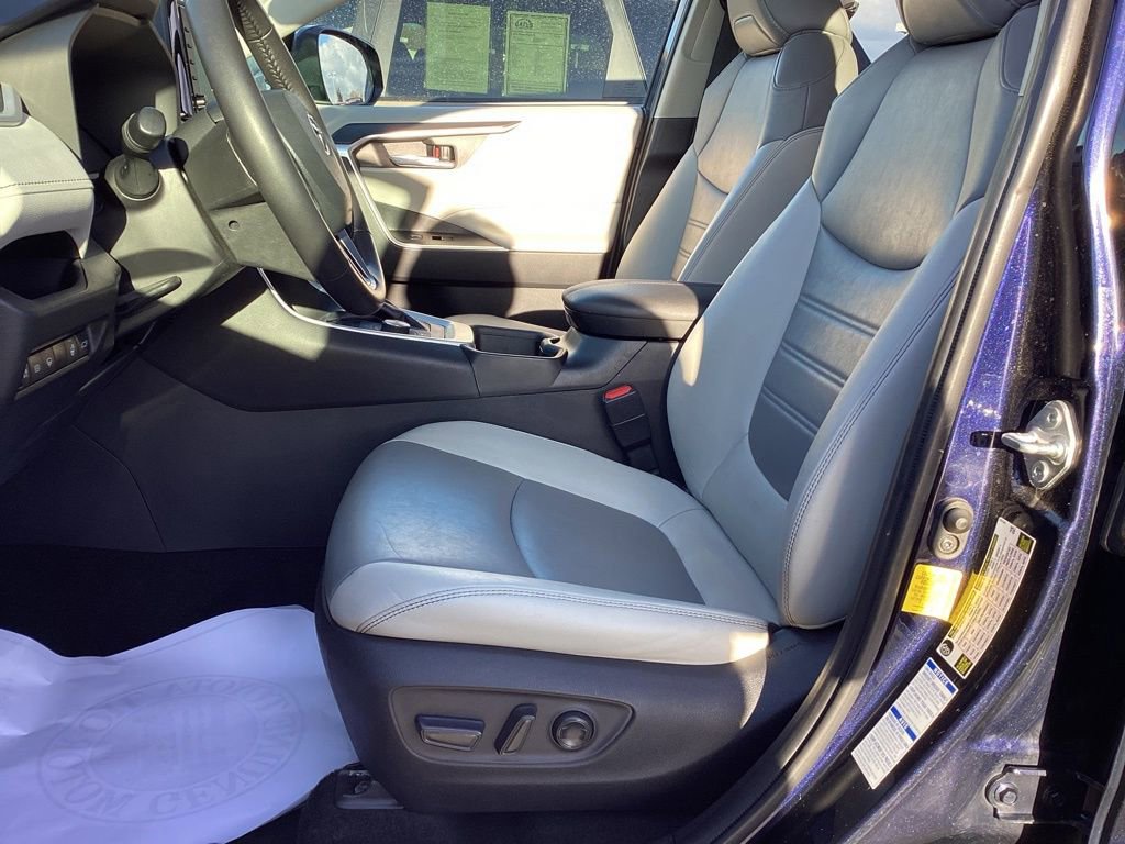 Used 2022 Toyota RAV4 XLE Premium AWD/4WD image 15