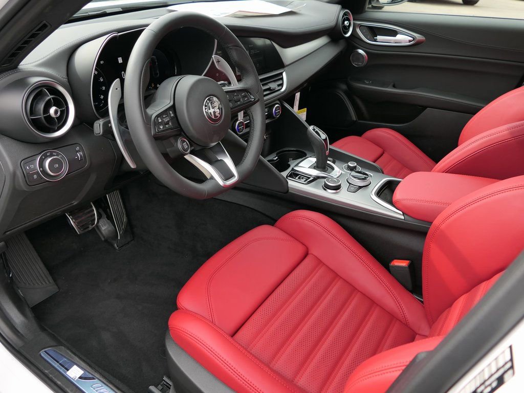 New 2025 Alfa Romeo Giulia AWD image 12