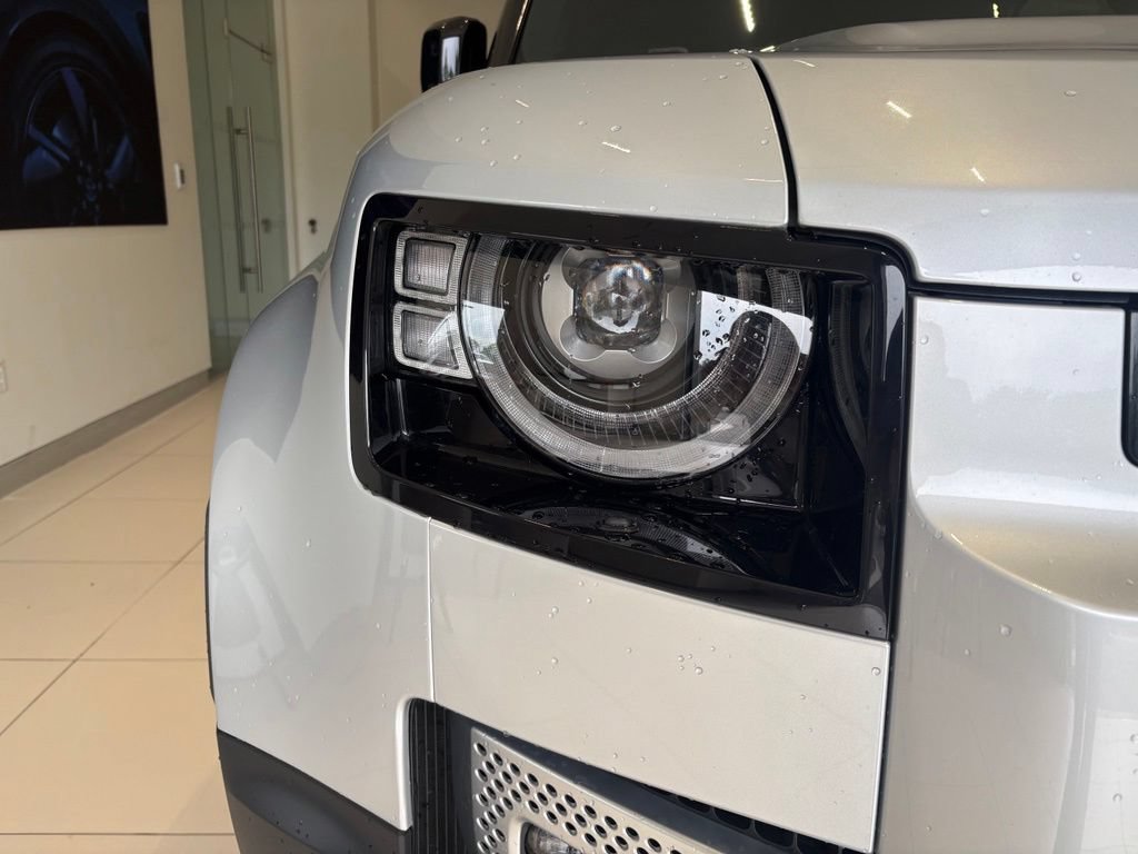 Used 2022 Land Rover Defender 110 SE AWD/4WD image 9