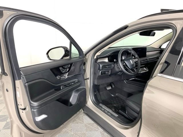 Used 2025 Lincoln Corsair Reserve AWD/4WD image 29