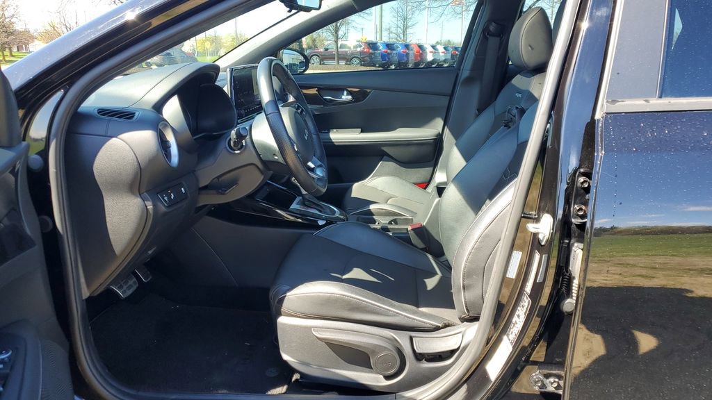 Used 2022 Kia Forte GT-Line w/ GT-Line Premium Package FWD image 7