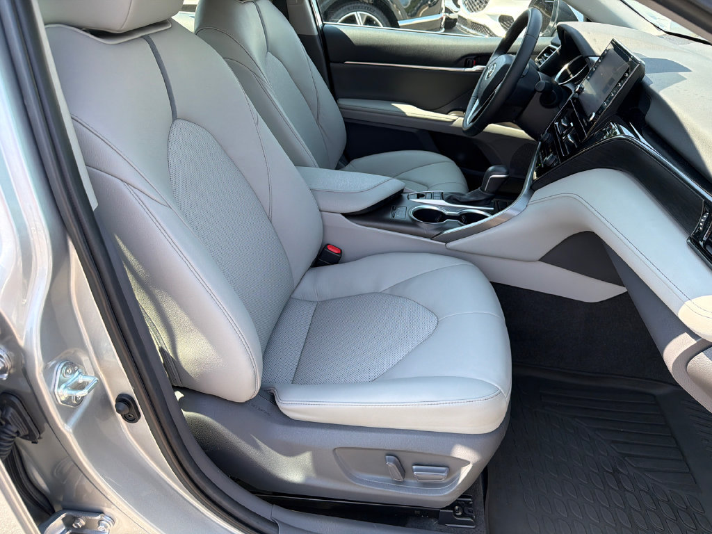 Used 2021 Toyota Camry XLE FWD image 15