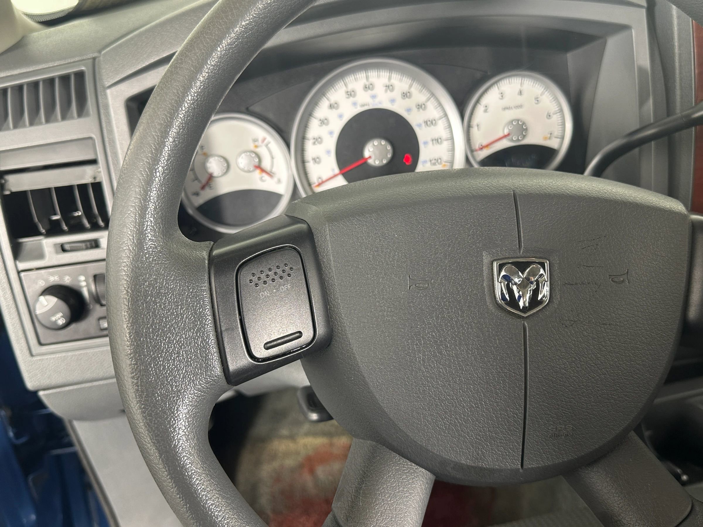 Used 2005 Dodge Dakota SLT image 36