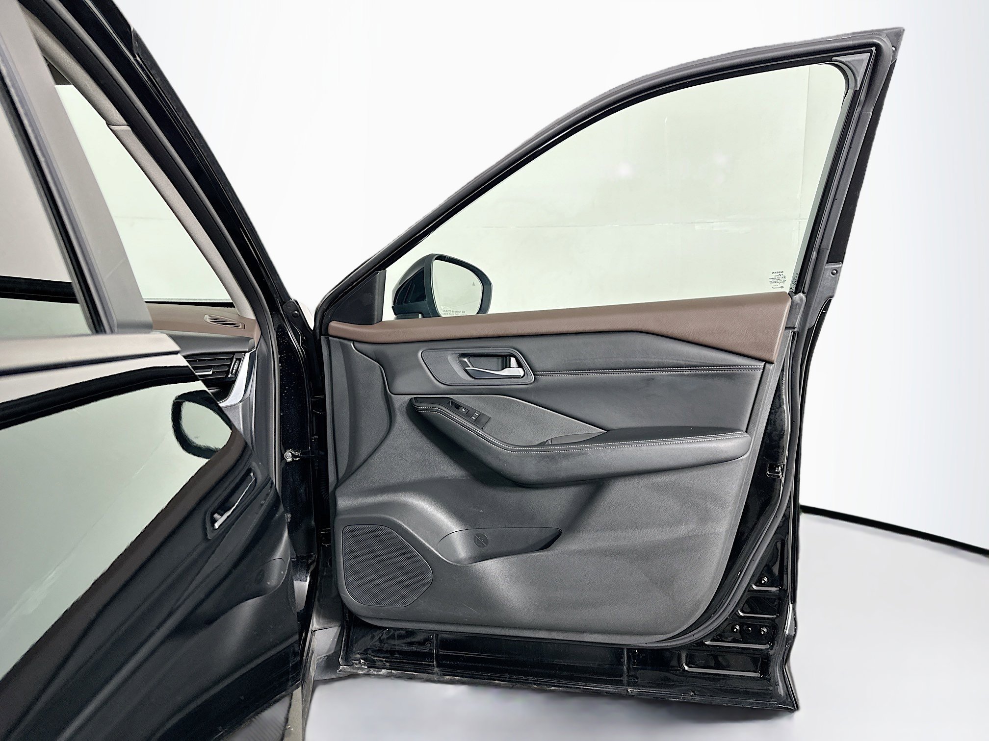 Used 2023 Nissan Rogue SV w/ SV Premium Package image 33