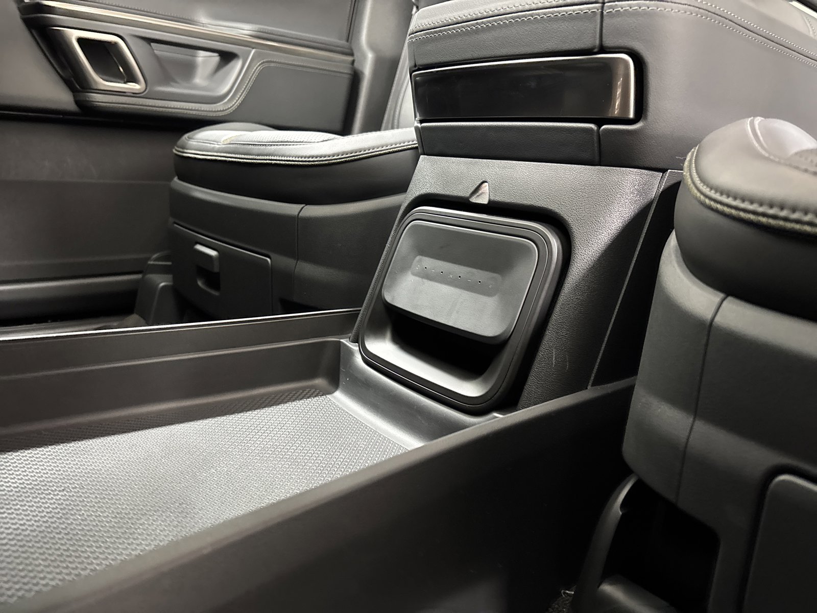 Used 2023 Rivian R1T Adventure AWD/4WD image 31