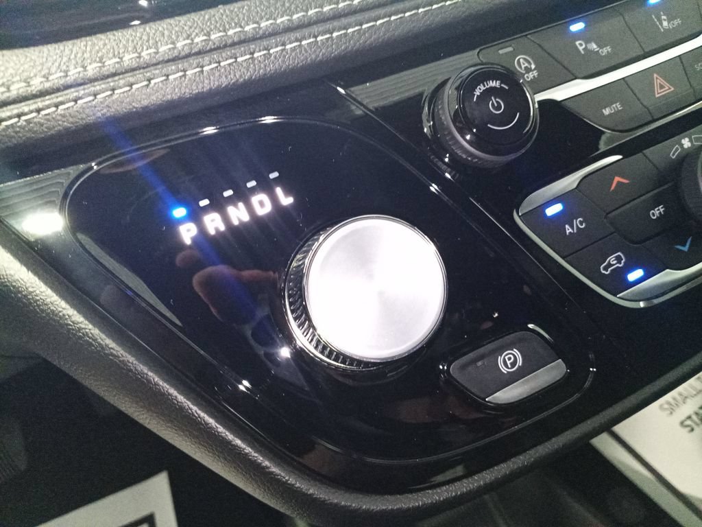 New 2027 Chrysler Pacifica Select w/ Family Tech Group FWD image 23