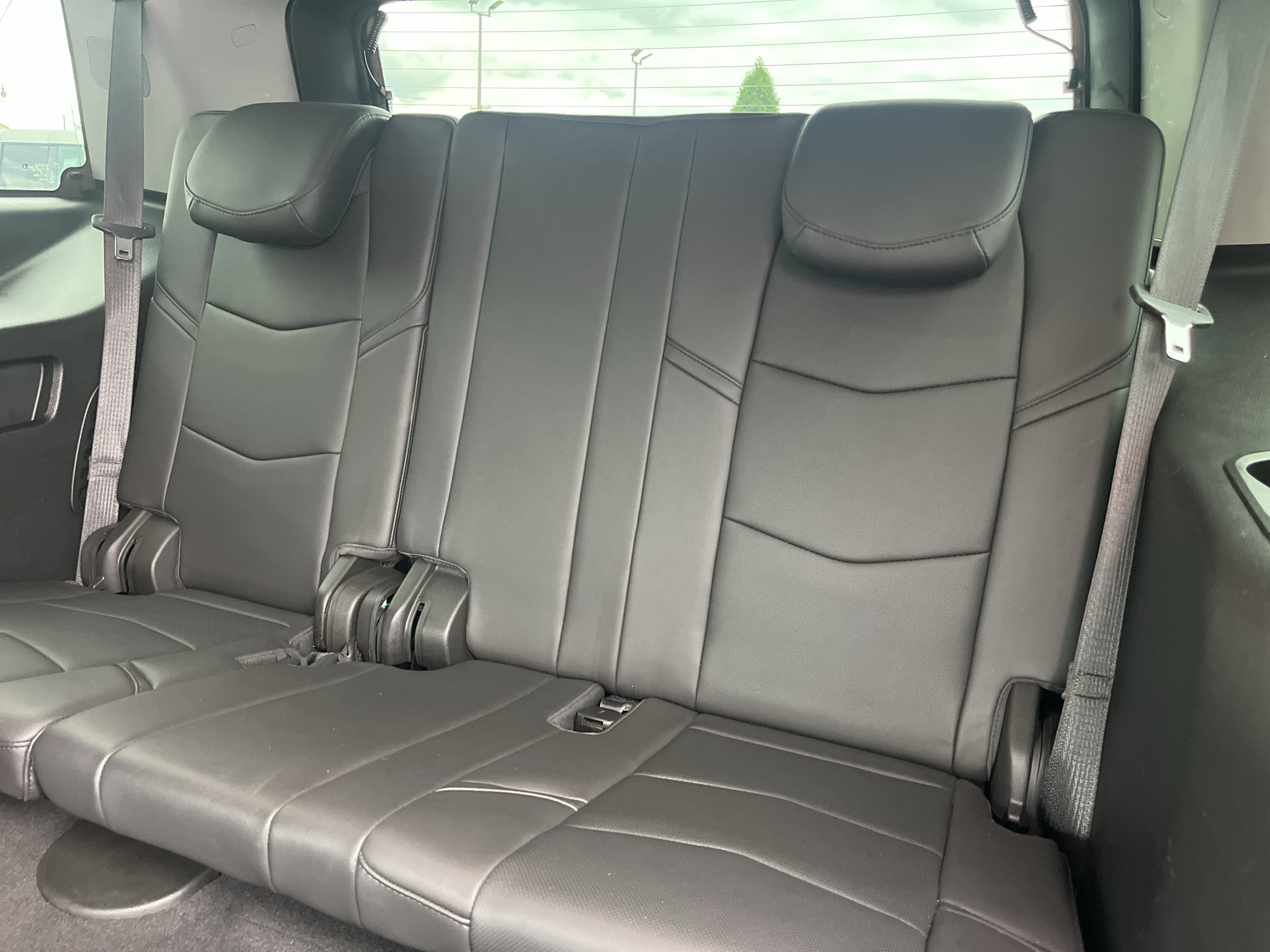 Used 2018 Cadillac Escalade Premium Luxury AWD/4WD image 25