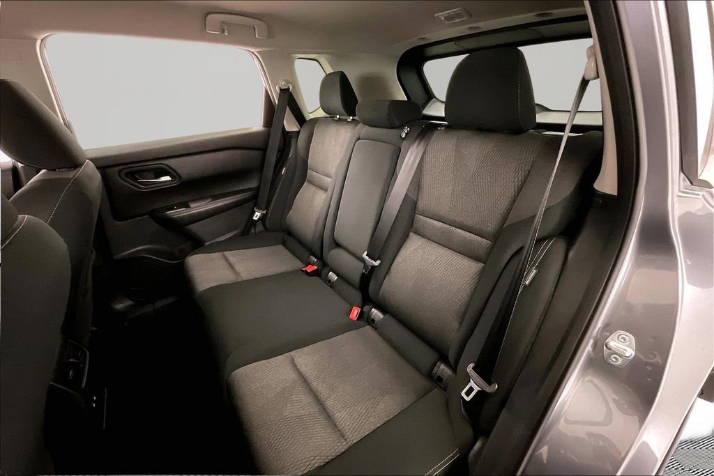 Used 2025 Nissan Rogue SV image 20