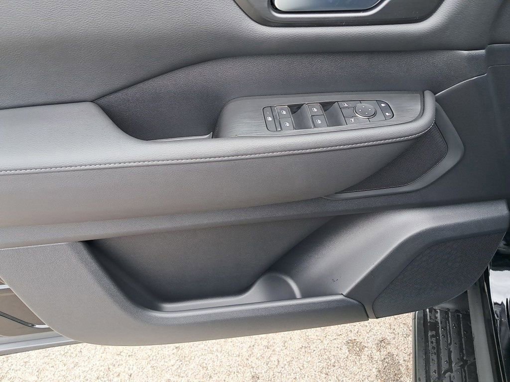 New 2025 Nissan Armada SV image 11