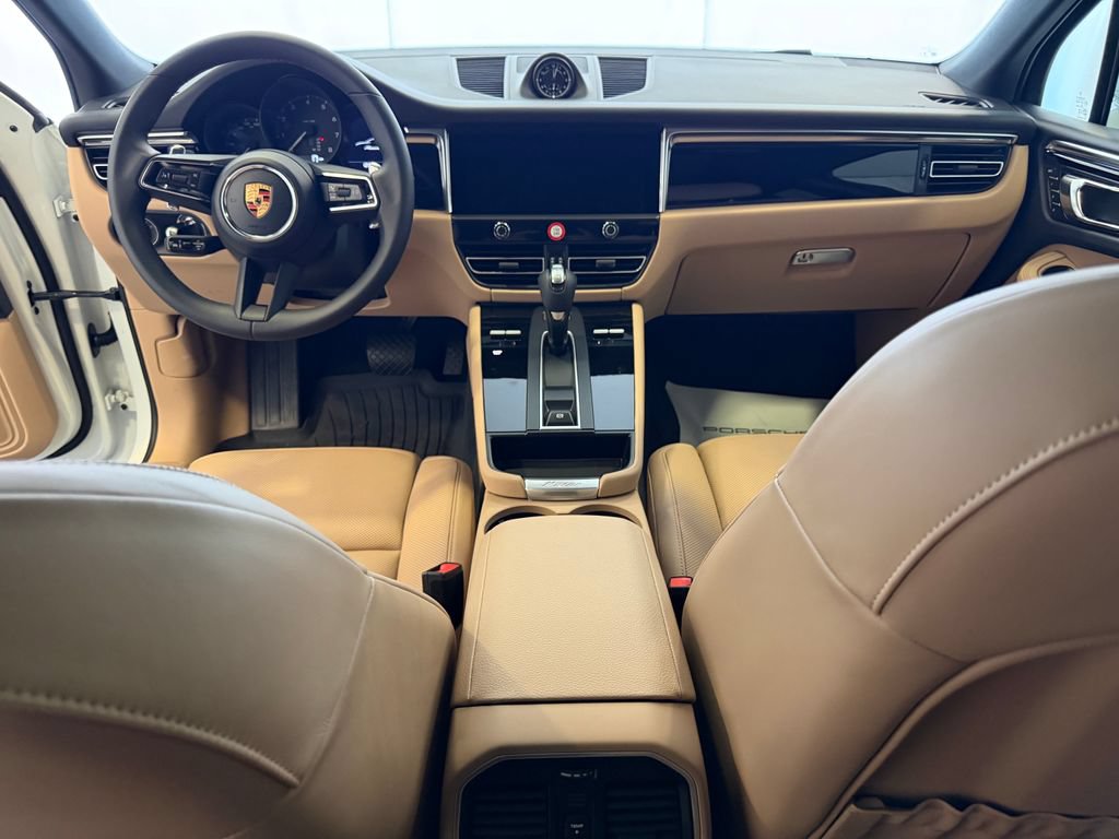 Used 2026 Porsche Macan AWD/4WD image 17