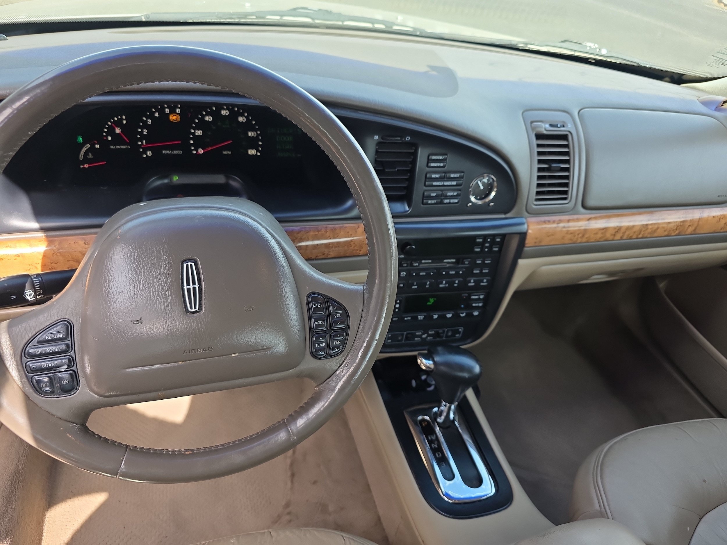Used 2000 Lincoln Continental FWD image 3