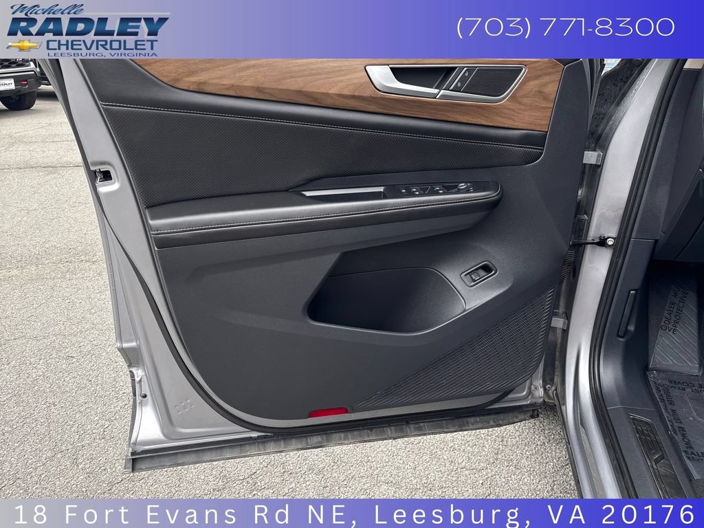 Used 2025 Volkswagen Atlas SE AWD/4WD image 13