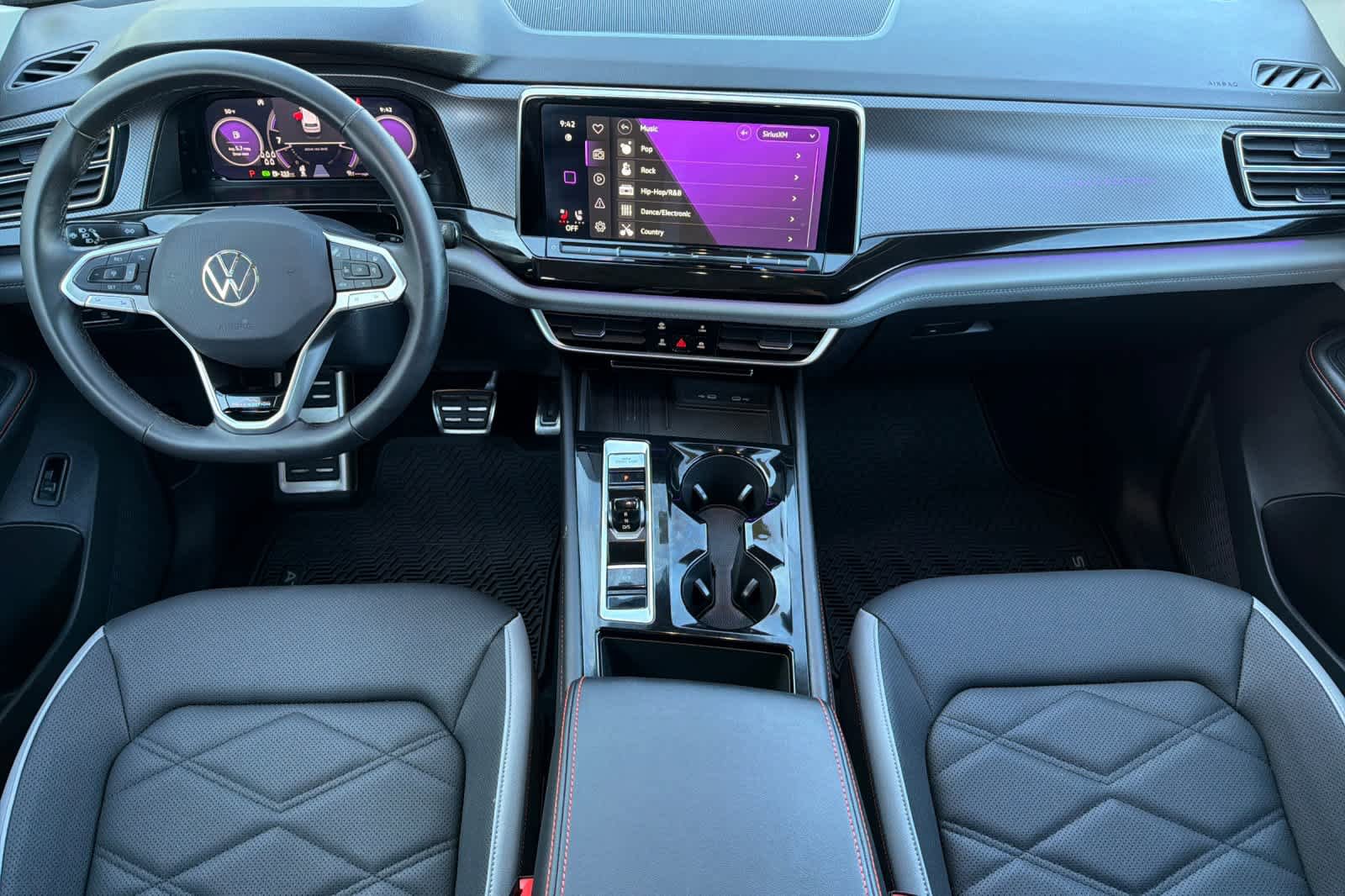 Used 2025 Volkswagen Atlas Peak Edition SE image 3