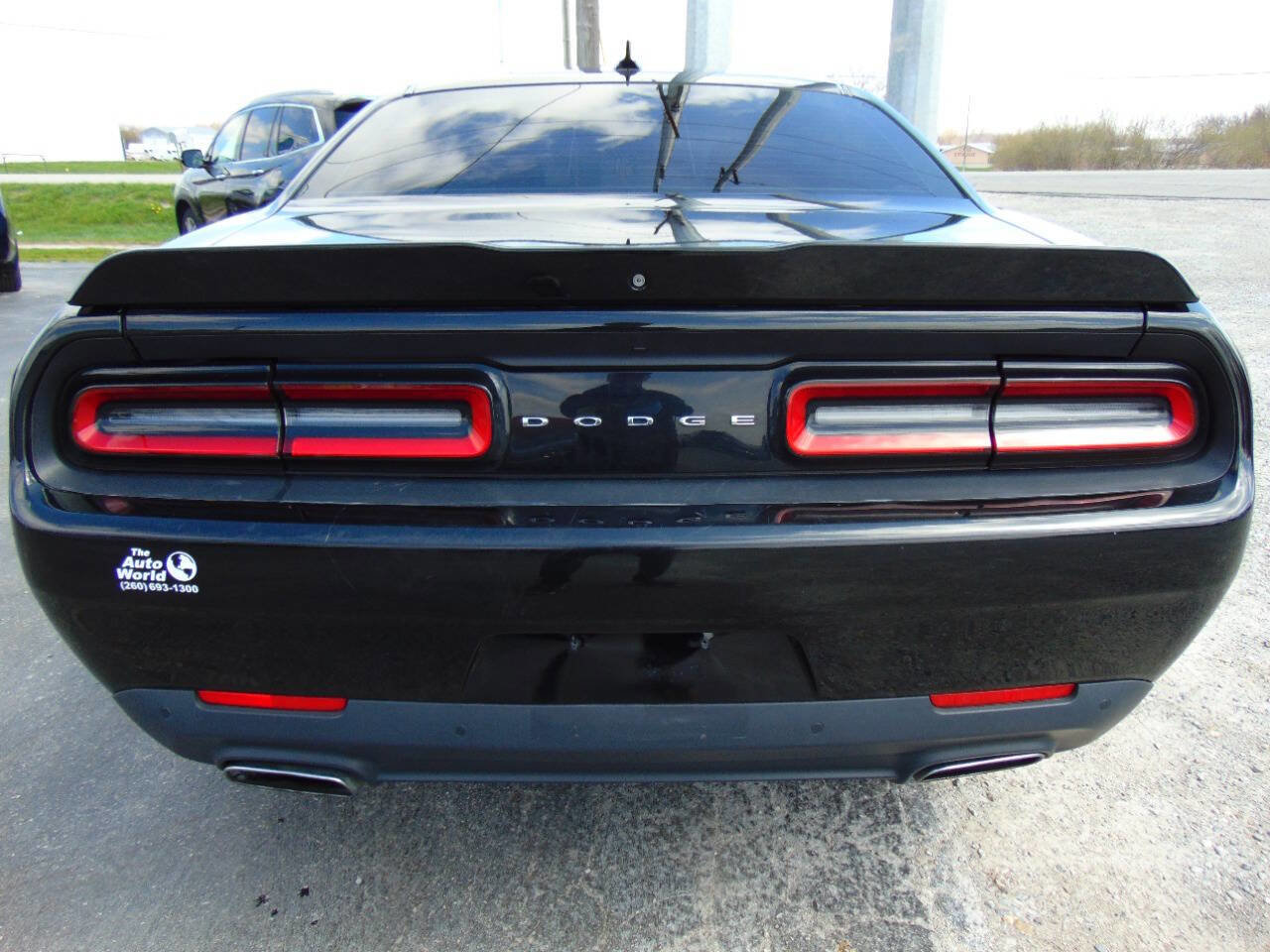 Used 2015 Dodge Challenger SXT Plus w/ Driver Convenience Group RWD image 8