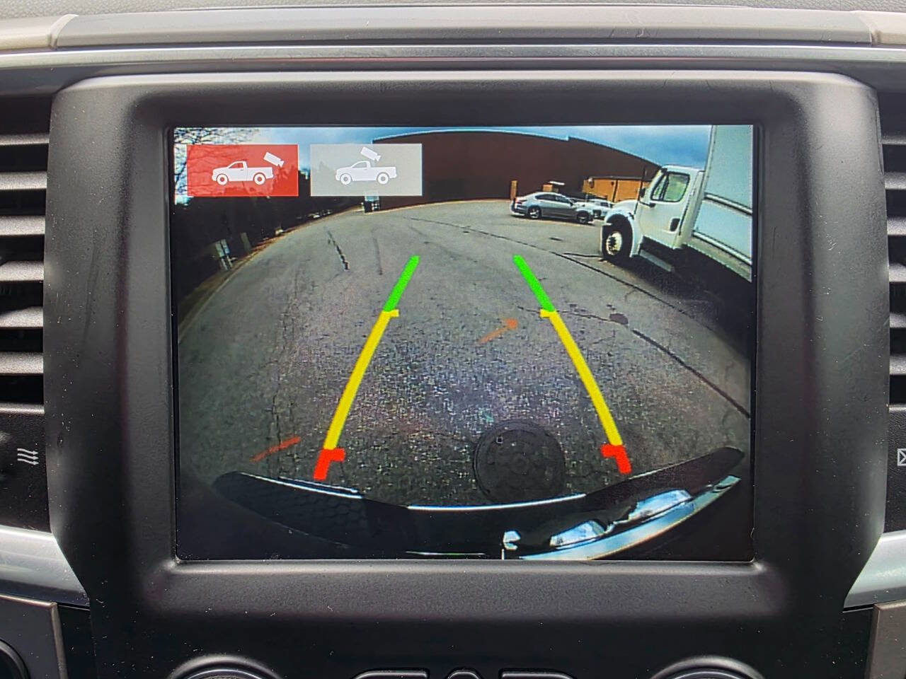 Used 2018 RAM 2500 SLT w/ Luxury Group image 24