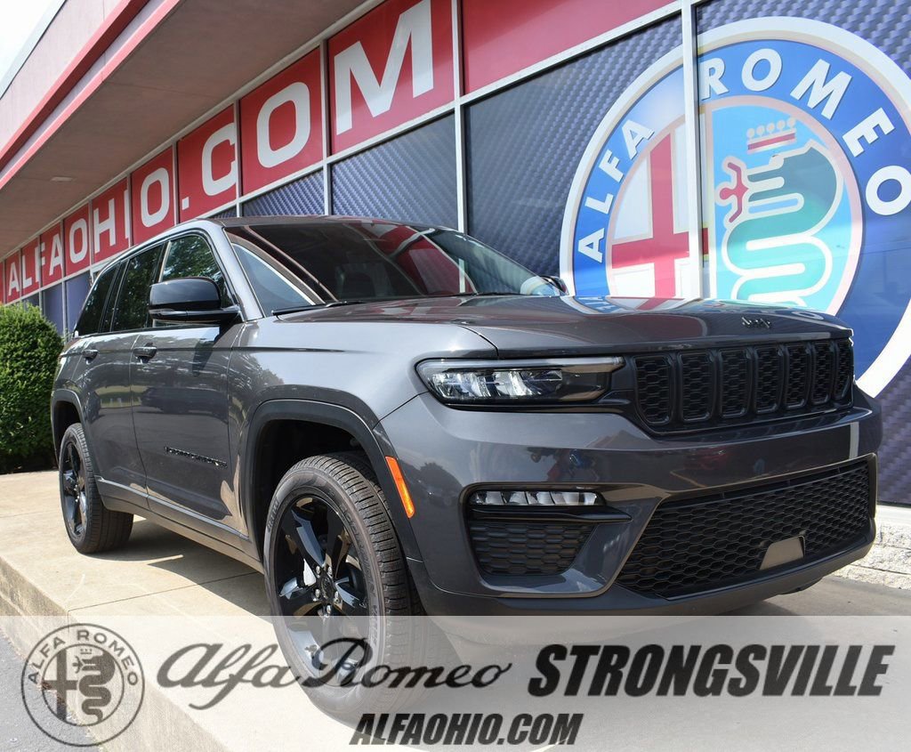Used 2025 Jeep Grand Cherokee Limited w/ Black Appearance Package image 1