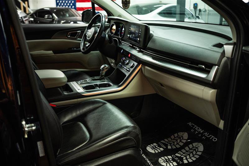 Used 2024 Kia Carnival LX image 13