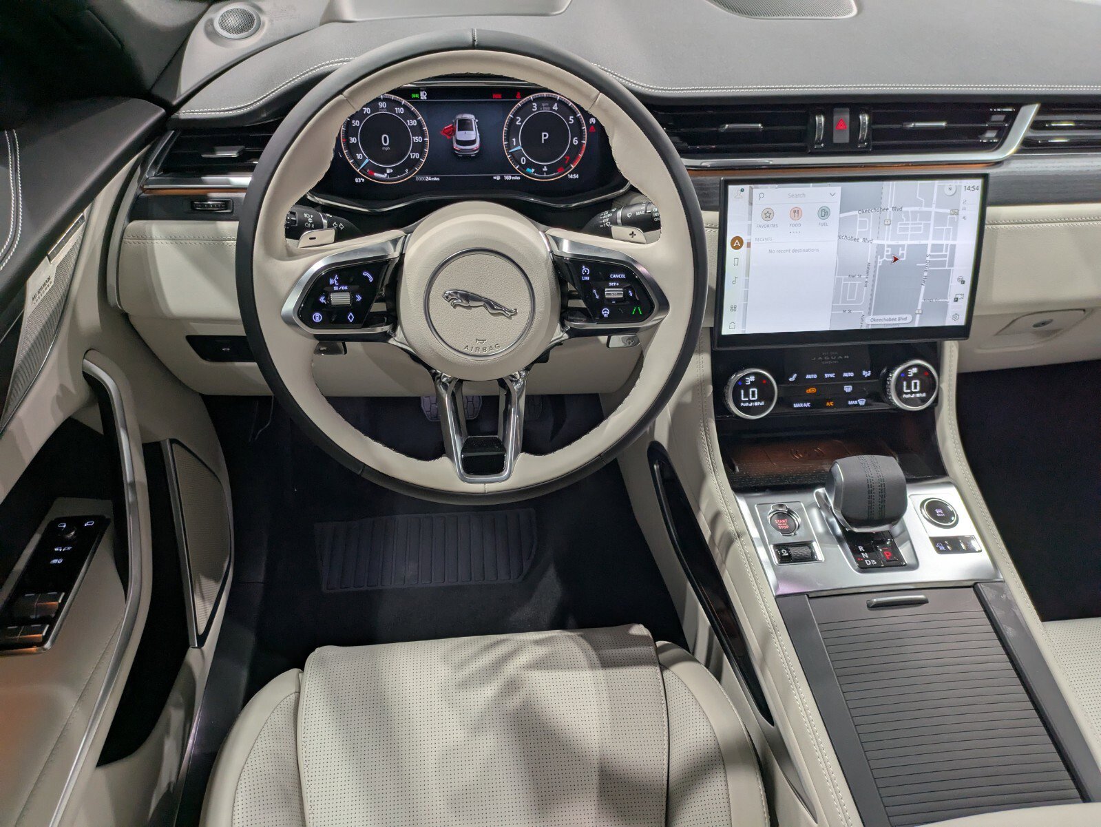 New 2026 Jaguar F-PACE R-Dynamic S image 10