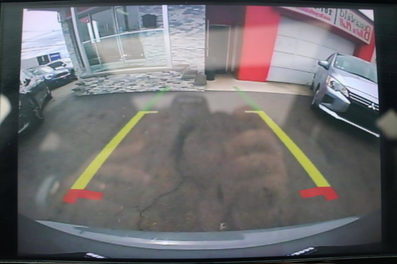 Used 2025 Chrysler Pacifica Limited image 41