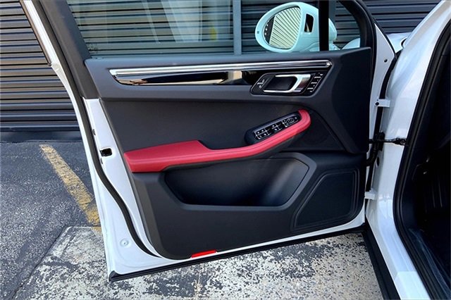 New 2025 Porsche Macan image 27