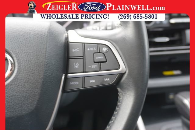Used 2023 Toyota Highlander XLE image 28