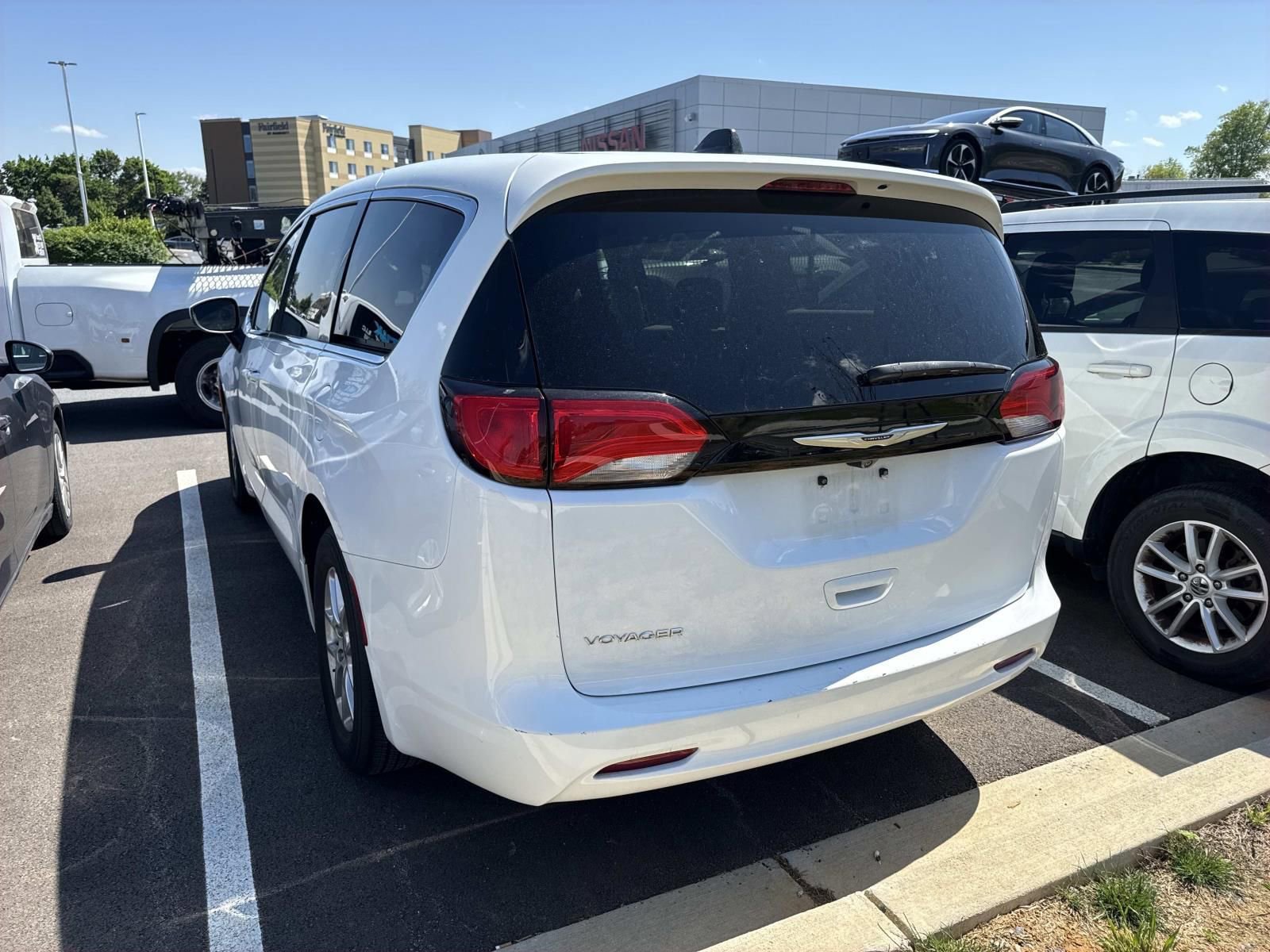 Used 2022 Chrysler Voyager LX FWD image 2