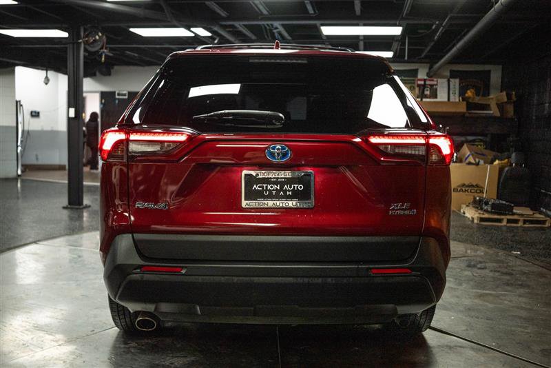 Used 2021 Toyota RAV4 XLE w/ Carpet Mat Package (TMS) image 6