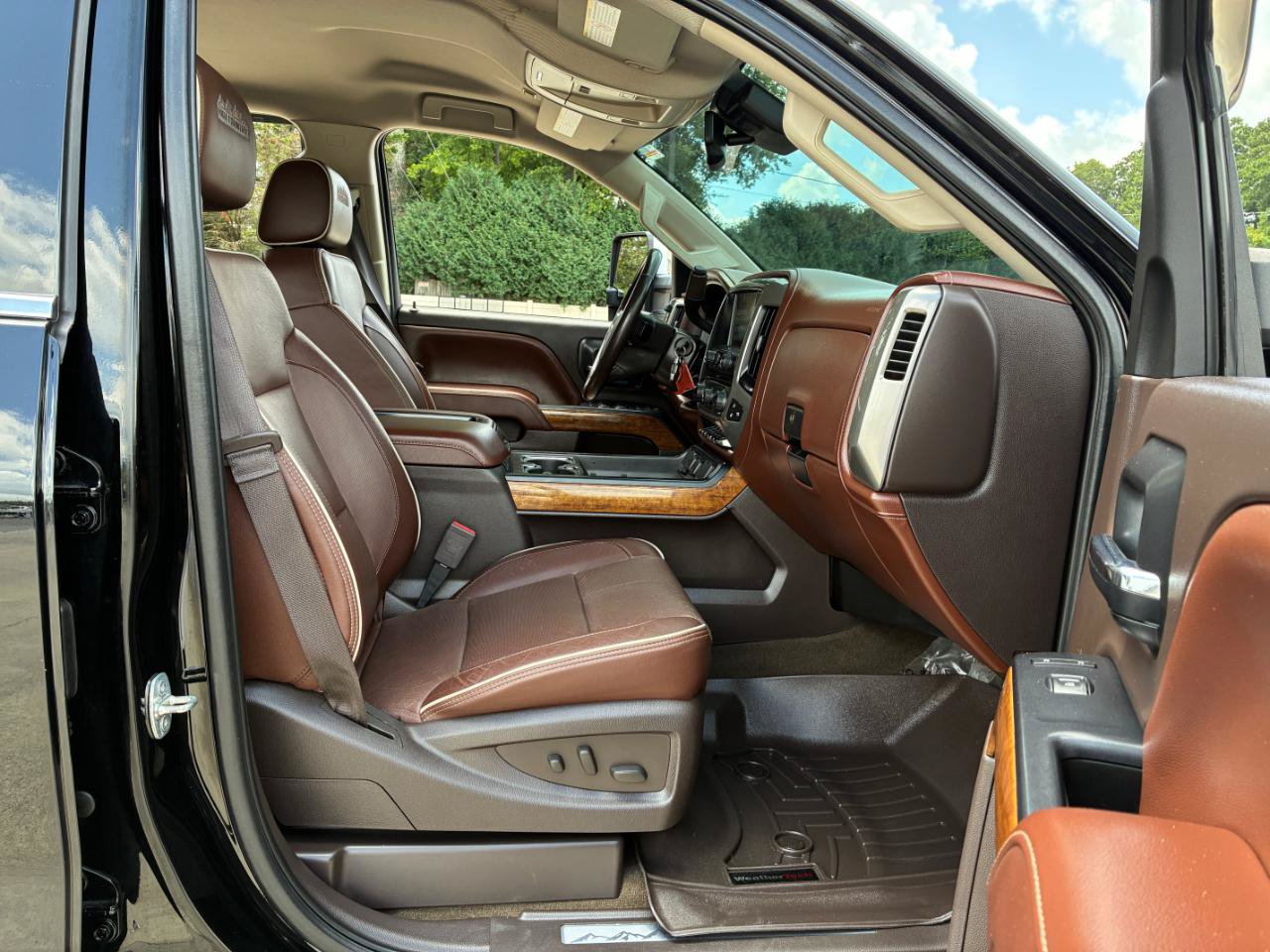 Used 2015 Chevrolet Silverado 3500 High Country w/ Duramax Plus Package AWD/4WD image 14