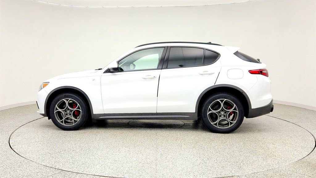 Used 2022 Alfa Romeo Stelvio Ti AWD/4WD image 8