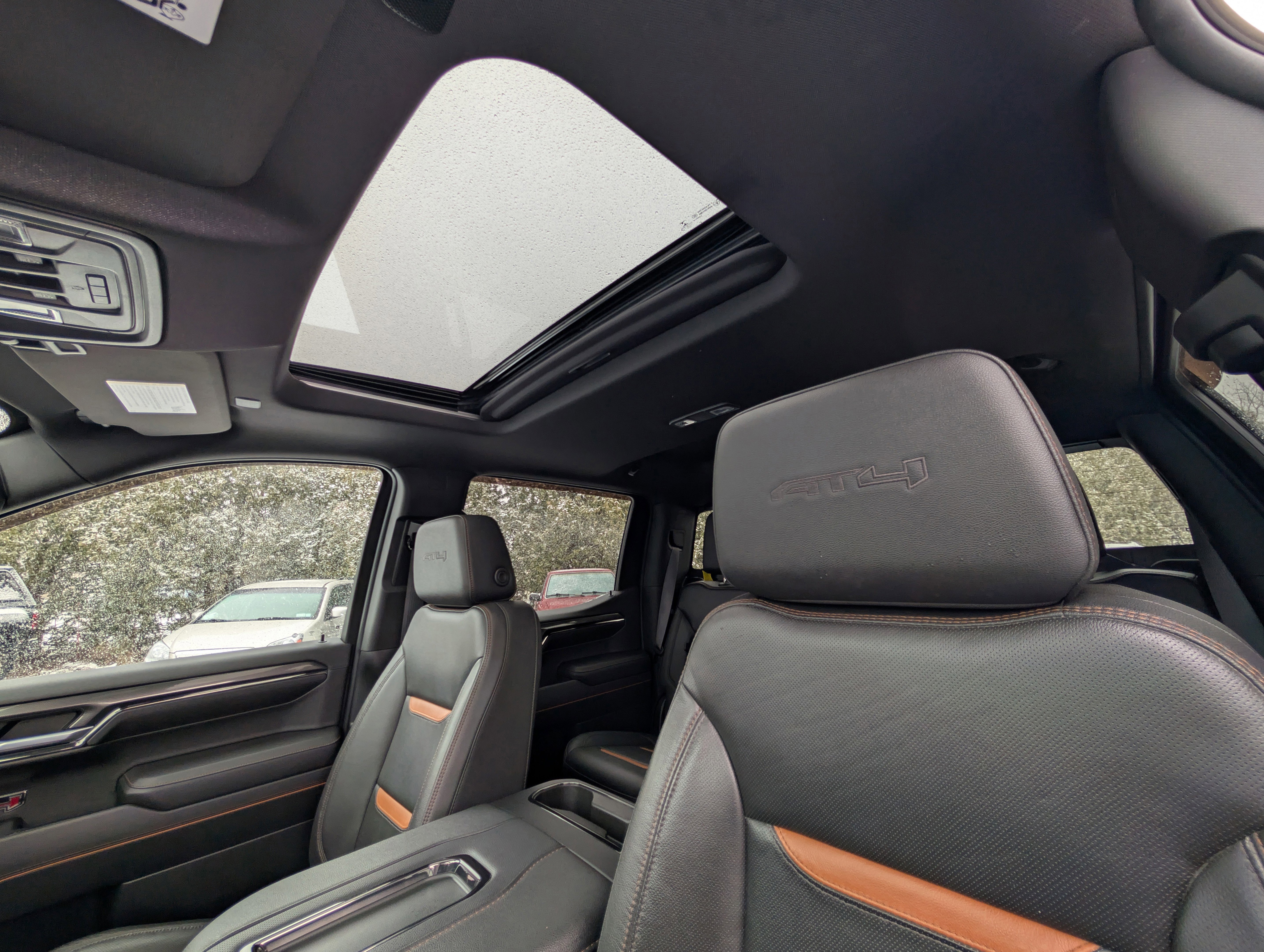 Used 2022 GMC Sierra 1500 AT4 w/ AT4 Preferred Package image 7