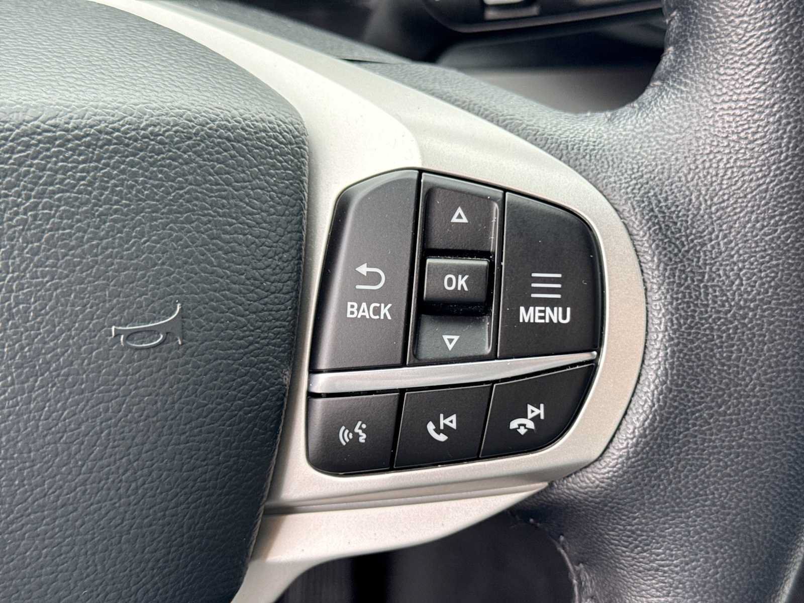 Used 2023 Ford Explorer XLT w/ Equipment Group 202A AWD/4WD image 25