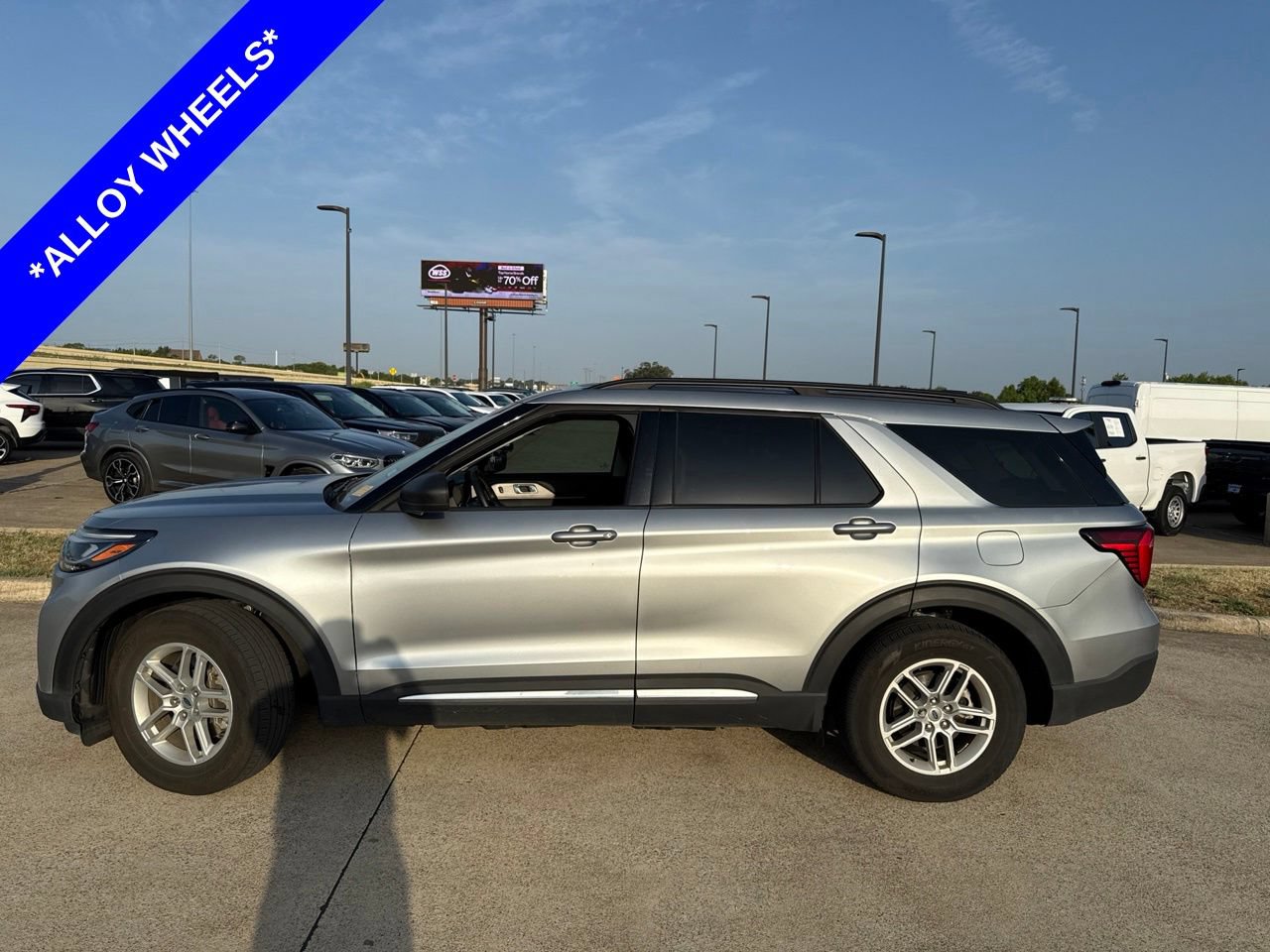 Certified 2025 Ford Explorer Active RWD image 3