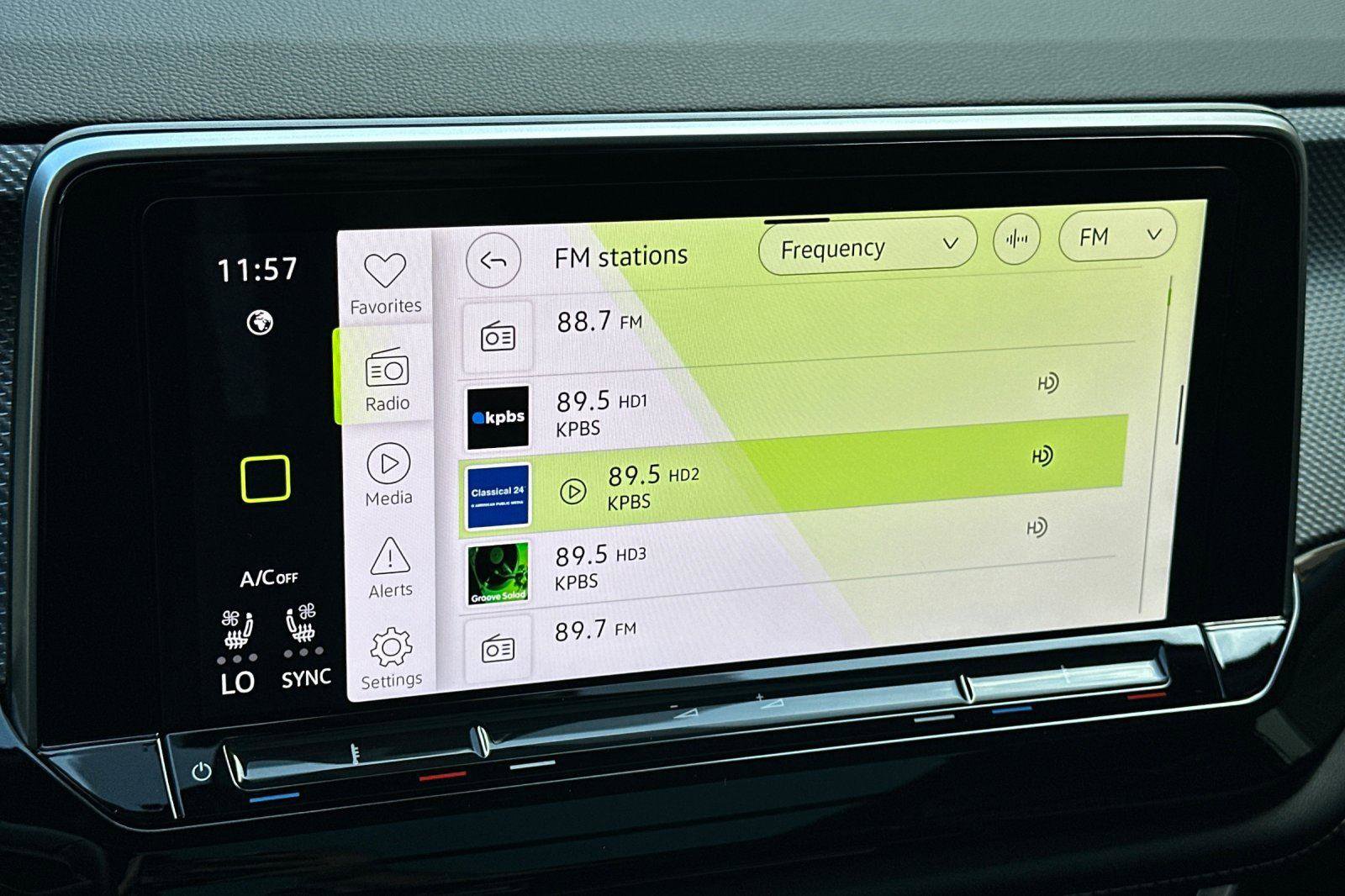 Used 2024 Volkswagen Atlas Cross Sport SEL Premium R-Line image 21