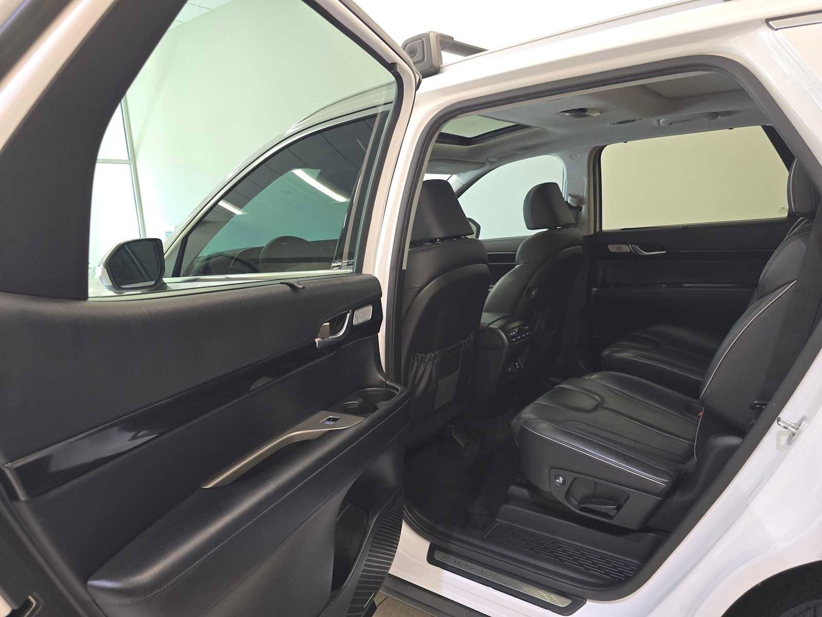 Used 2021 Hyundai Palisade Limited w/ Winter Package AWD/4WD image 24