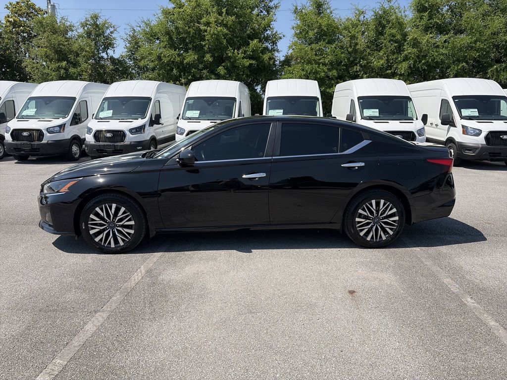 Used 2023 Nissan Altima 2.5 SV w/ SV Premium Package AWD/4WD image 4