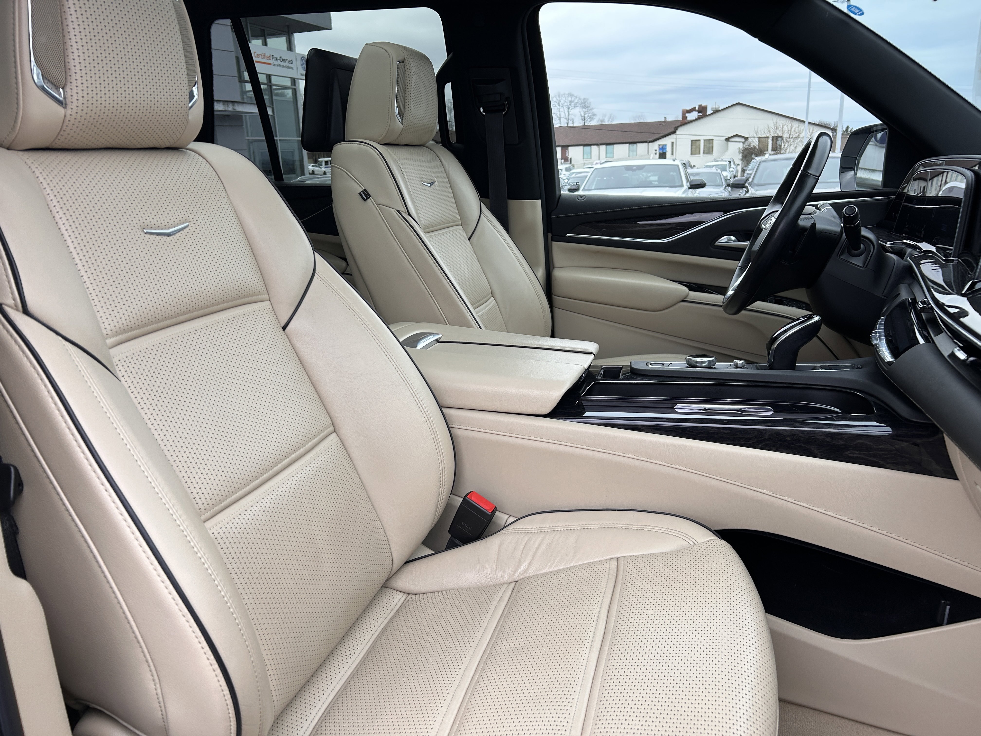 Used 2021 Cadillac Escalade Premium Luxury image 30