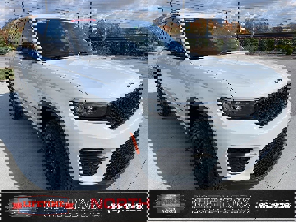New 2025 Jeep Grand Cherokee Altitude image 31