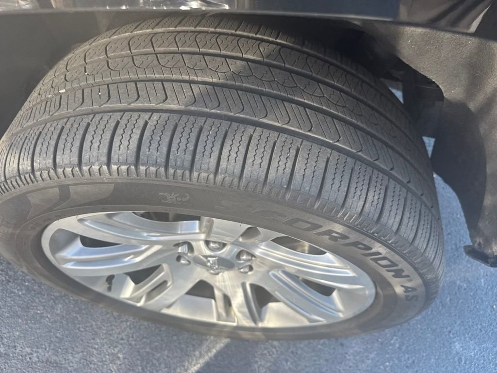Used 2017 Cadillac Escalade Premium Luxury AWD/4WD image 7