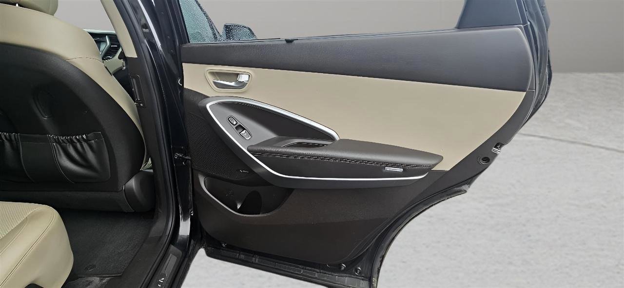 Used 2018 Hyundai Santa Fe SE Ultimate 3.3L Auto AWD image 11