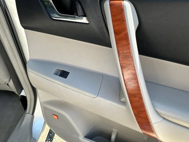 Used 2010 Toyota Highlander Limited AWD/4WD image 20