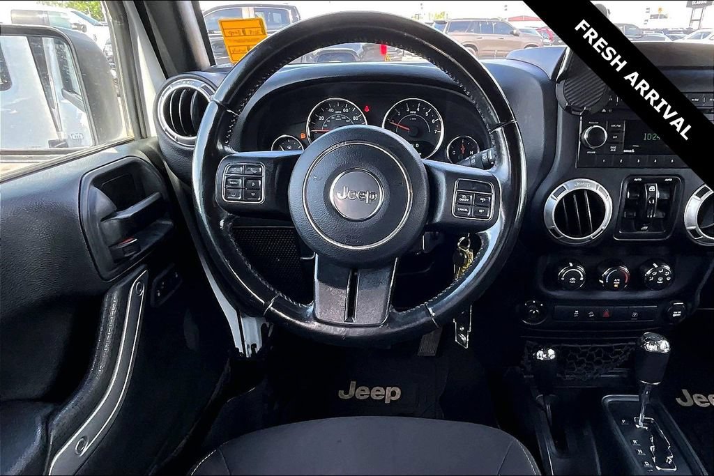 Used 2018 Jeep Wrangler Unlimited Sahara w/ Connectivity Group AWD/4WD image 10