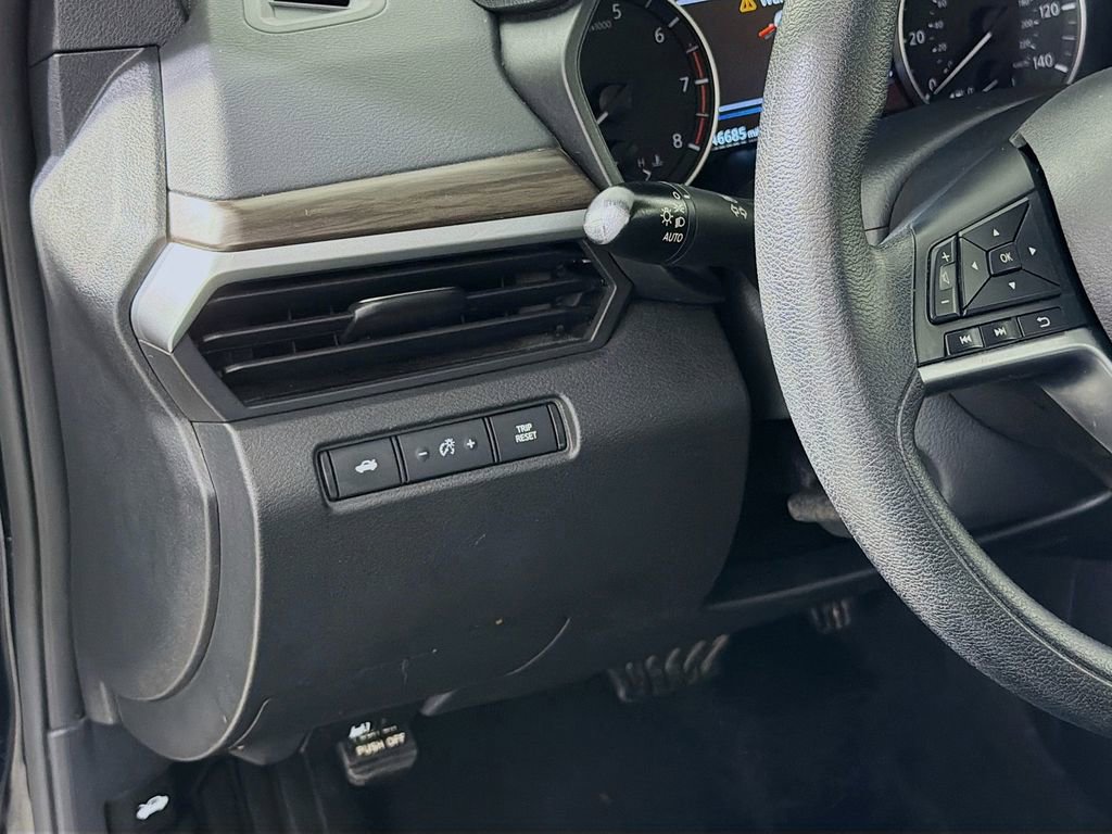 Used 2024 Nissan Altima 2.5 SV image 12