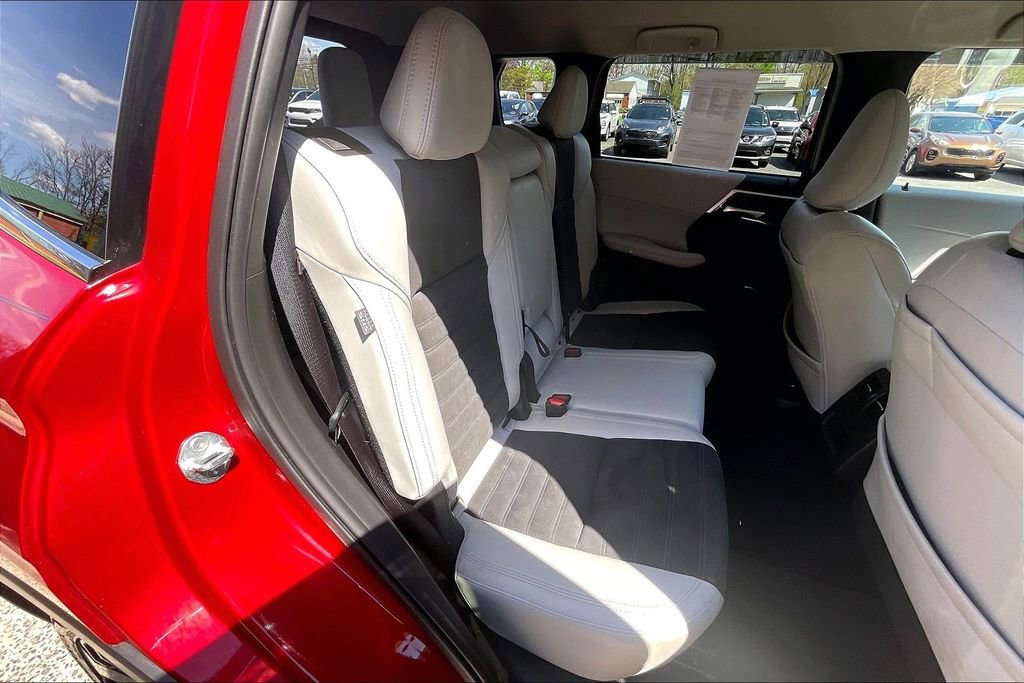 Used 2025 Mitsubishi Outlander SE image 26