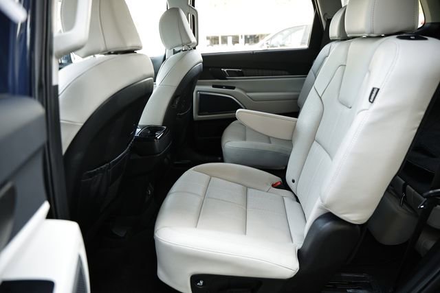 Used 2024 Kia Telluride EX w/ EX Captain's Chair Package AWD/4WD image 27